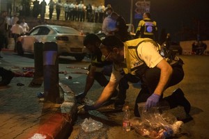 現場遺有血跡，警方封鎖現場調查。圖源：互聯網