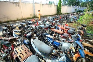 市公安廳陸路－鐵路交警科的違反交規摩托車存車場。