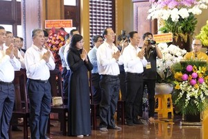 緬懷因新冠疫情去世同胞和殉職幹部戰士