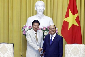 國家主席阮春福很高興能夠與越南的摯友杉良太郎先生會晤。