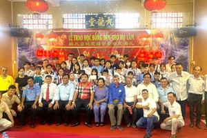 林氏大宗祠理事會與宗親優秀子弟合影。