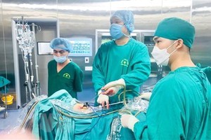 成功取出特大腫瘤