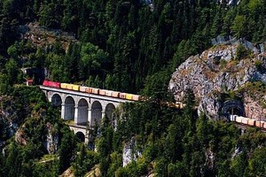 被列為世界文化遺產的森梅林格鐵路。