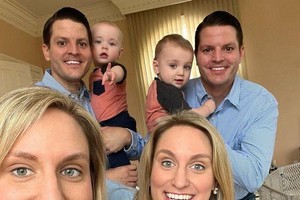 布列塔尼姐妹和丈夫、孩子。