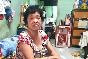 劉美的腰骨痛令她行動困難。