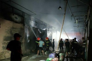 同塔省永盛街市發生火警