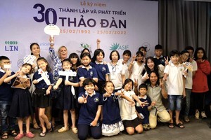 近30年來，草壇社會輔助單位已成為本市處境特別、流浪街頭少兒 的堅固靠山。