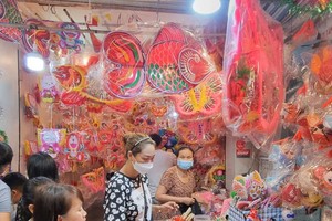 第五郡傳統花燈街熱鬧紛呈