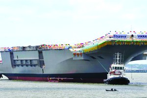 印度首艘航母正式服役