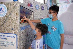 購買及回收經使用的飲料紙盒再利用計劃期望可以盡 量減少廢棄包裝紙盒排放出環境、面向建設循環經濟作出 積極貢獻。