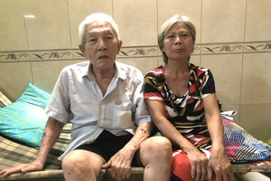 鍾德麟和范妹夫妻倆老向讀者求助。