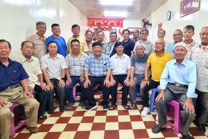 閩南古樂社理事會祭祖合照。