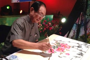 已故人民藝人張漢明生前繪水墨畫。