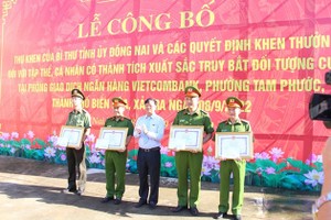 偵破打劫銀行案　眾人集體獲獎勵