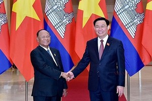 國會主席王廷惠（右）接見柬埔寨王國國會主席韓桑林。