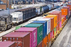 9月16日美國鐵路工會罷工冷靜期將結束，勞資達成共識的機會渺茫，一旦罷工開始將衝擊貨運運輸，影響供應鏈和通膨問題更加惡化。（圖／美聯社）