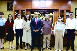 美駐泰大使訪問越香工業區