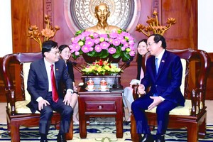 本市與新加坡加強多領域合作