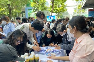 上千大學生參加就業盛會