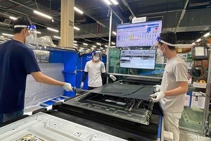 在守德市鈴中二出口加工區工作的工人。