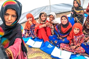 阿富汗兒童在聯合國兒童基金會在帕克蒂卡省支持的社區教育中心上課。