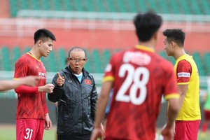 教練朴恆緒稱，對陣新加坡時將給新球員出場。