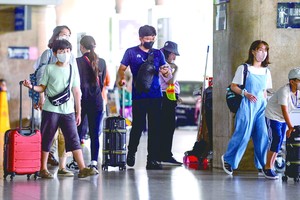 旅遊業預報繼續復甦和推動勞務業增長。