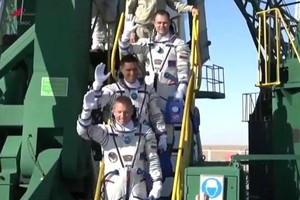 美俄宇航員同搭俄飛船進入國際空間站