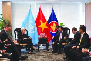 越南政府常務副總理范平明會見美國常務副國務卿謝爾曼。