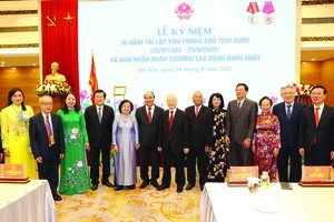 黨政領導出席國家主席辦公廳重設紀念儀式