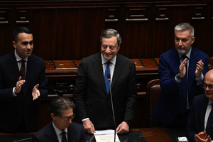 當地時間2022年9月23日，意大利那不勒斯，意大利兄弟黨黨首喬治婭·梅洛尼在那不勒斯舉行競選集會。圖片來源：視覺中國