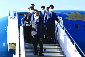 越南國家主席阮春福抵達東京羽田機場。