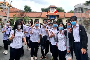 參加甄選高中優秀生隊中文科考試的黎鴻鋒專校學生。