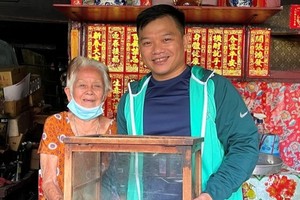 一家粉麵店　 幾許街坊情