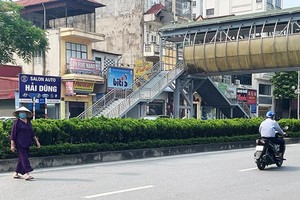 河內處理違規過馬路場合