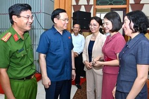 國會主席與海防選民接觸