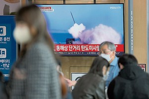 韓國電視台報導朝鮮一周內第4次發射導彈的新聞。（圖：視頻截圖）