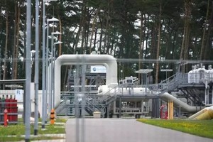 這是9月14日在德國盧布明拍攝的「北溪-1」天然氣管道相關設施。（圖：新華社）