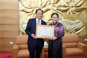 韓國大使榮獲為各民族和平友好紀念章