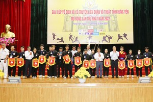 組委會頒發紀念章