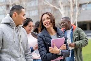 加拿大暫時取消對外國留學生校外工作的時間限制。（圖：iStock））