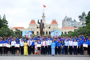 61名優秀青年幹部模範獲表彰