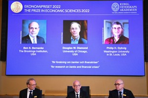 在瑞典拍攝的諾貝爾經濟學獎公佈現場。（圖：新華社）