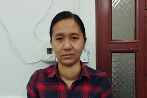 黎氏清英的肉瘤越來越大。