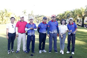 兩國高爾夫球選手合影。（圖：互聯網）