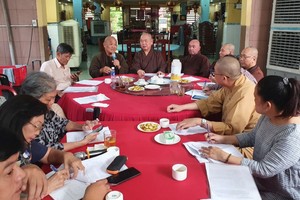 市紅十字會與市華人佛教配合開展制定賑濟乂安省災民的計劃。