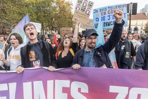 法巴黎 14 萬人示威抗議高通脹