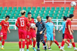 朴恆緒教練員與越南足球隊。（圖：互聯網）