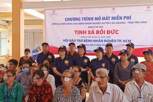 培德精舍理事會代表團與病人於手術後合照。