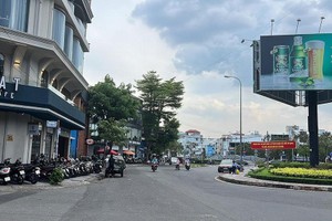 富潤郡人委會建議投建與饒祿-氏藝涌遊船碼頭連接的潘赤龍美食街。